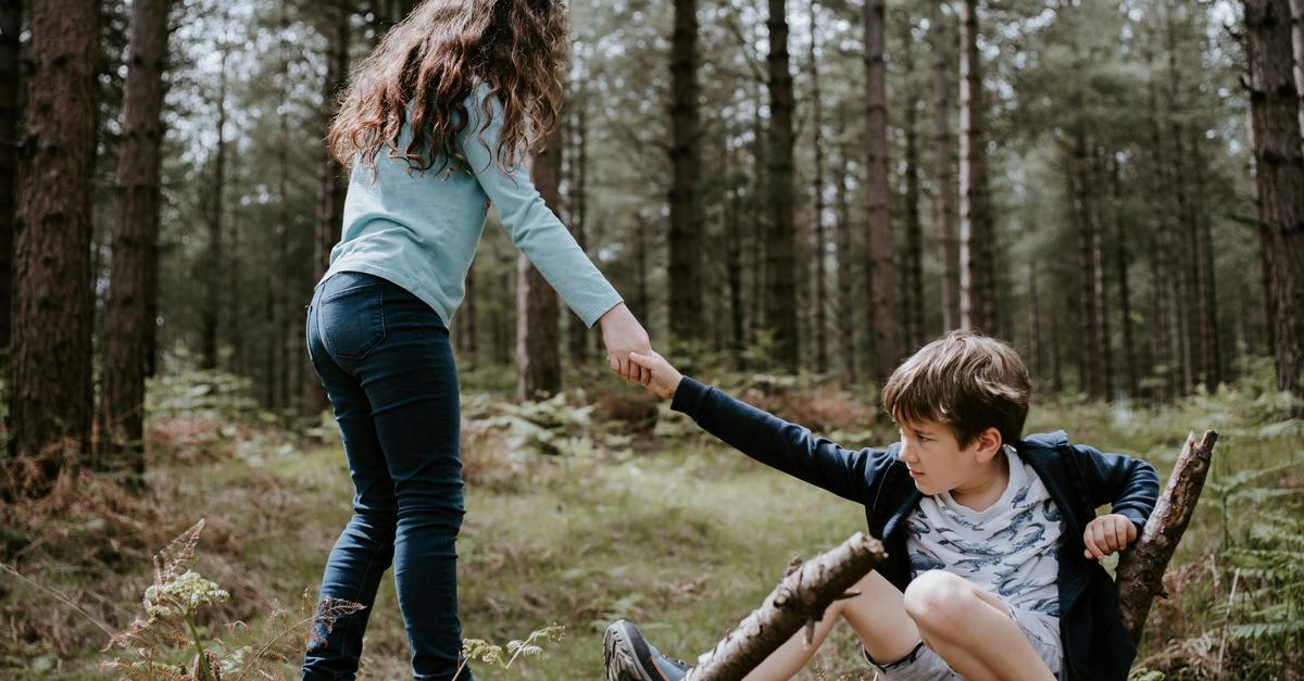 Young family member helping another family member by Annie Spratt.