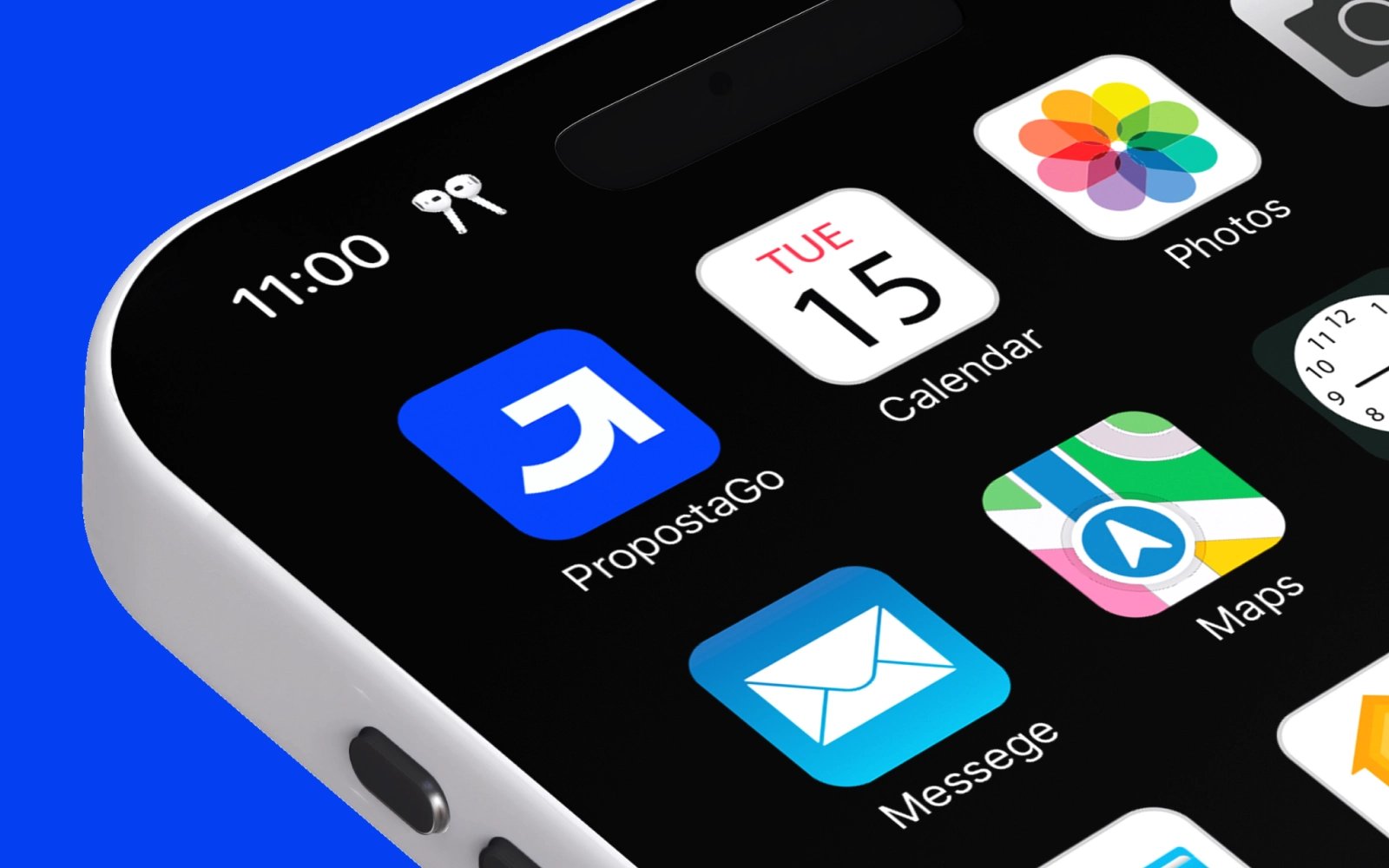 Mockup de smartphone em perspectiva destacando o ícone azul do PropostaGo, aplicativo conceito para criação de orçamentos, aplicado à tela inicial do dispositivo.