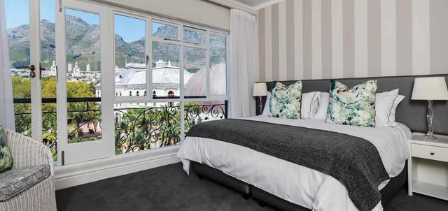 Cape Town Hollow Hotel