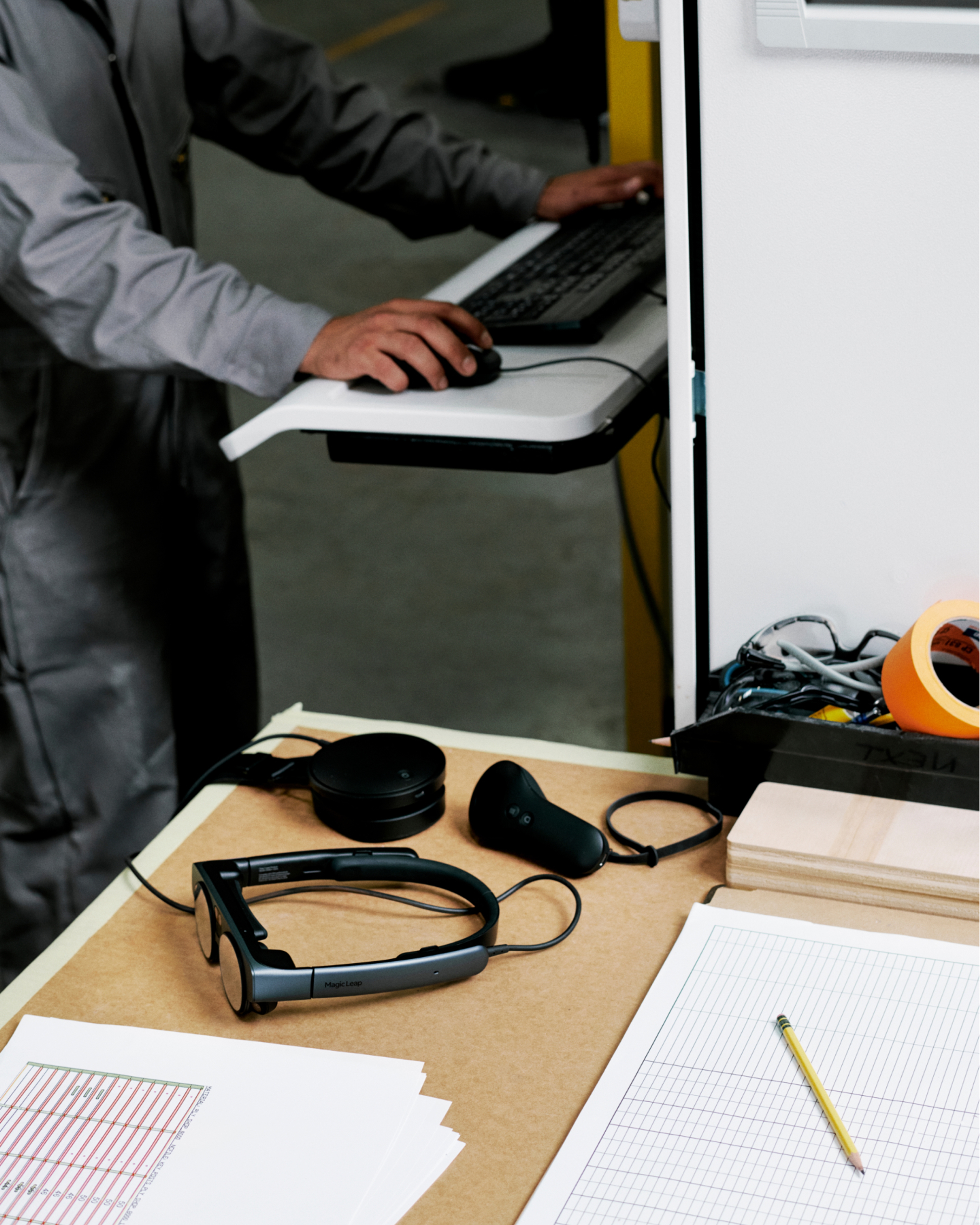 10-device-on-table