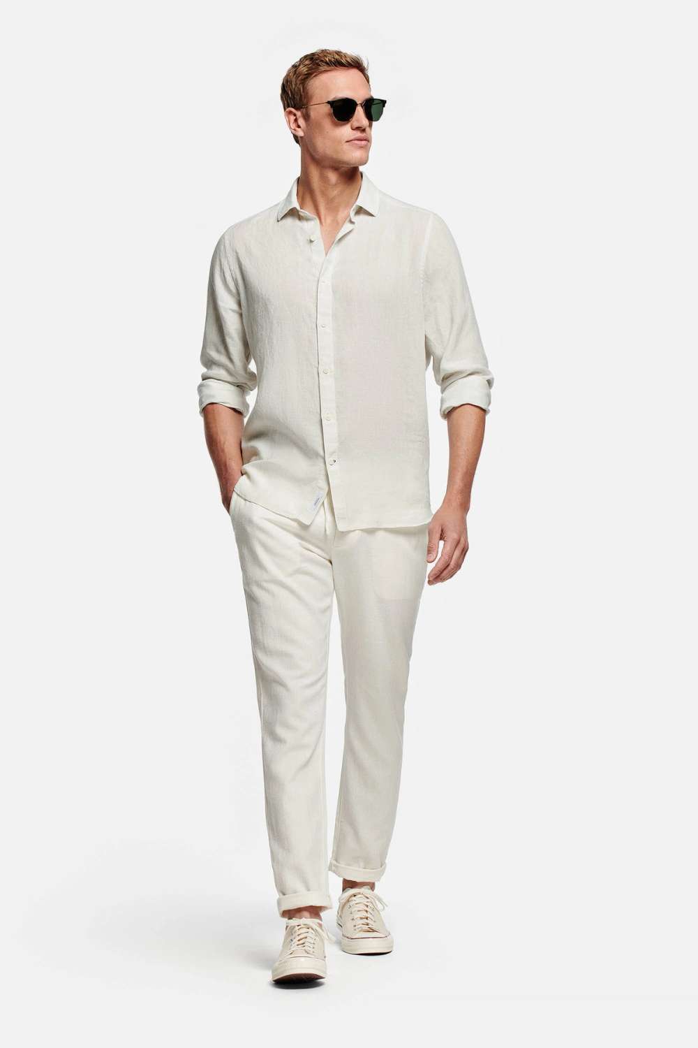 5 looks con pantalón de lino blanco Inspírate  White linen pants,  Linen pants outfit, Pant outfits for women