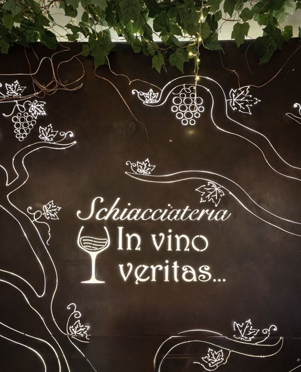 Il logo sulla parete