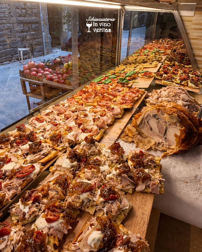 La vetrina dei crostini, sulla strada