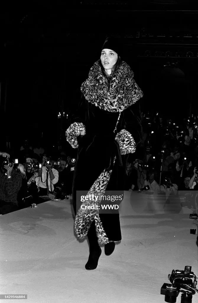 Norma Kamali 1920s- Inspired Velvet Coat product image