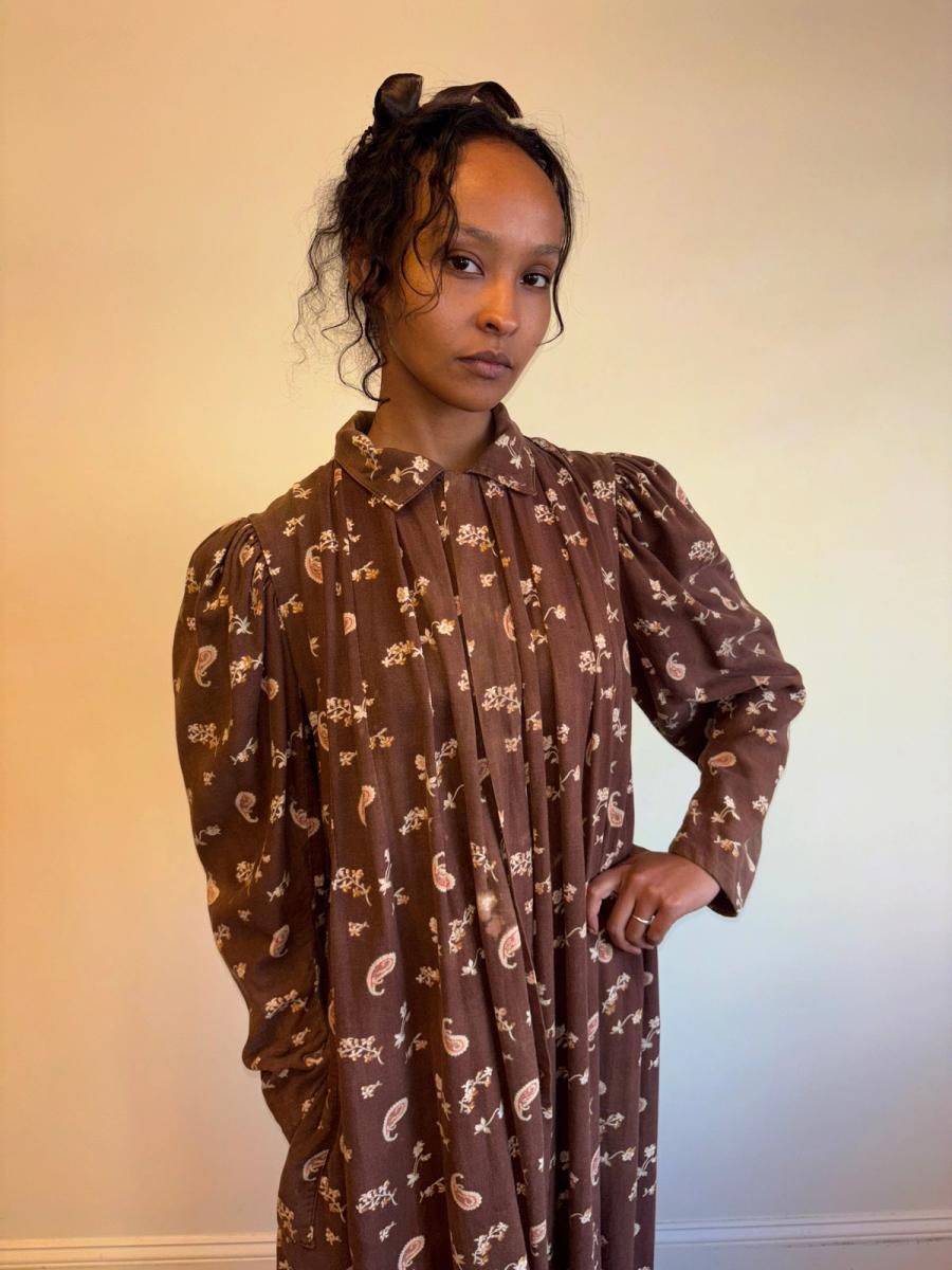 Victorian Brown Paisley Wrapper product image