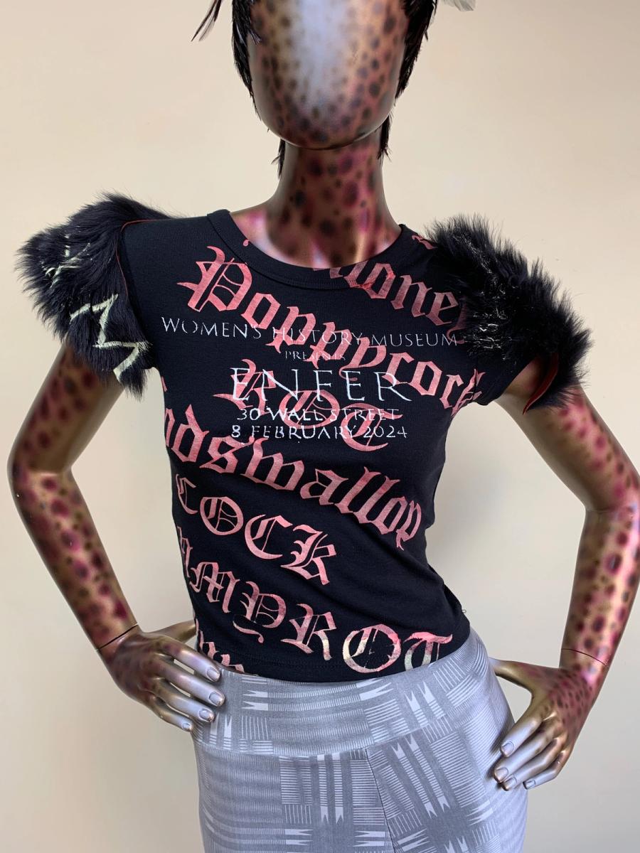 "Enfer" Rot Text & Back Wings T-shirt with Fur - XS product image