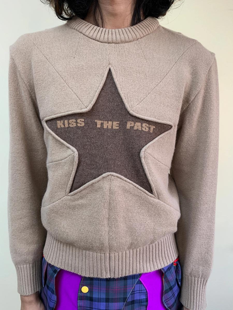 20471120 'Kiss the Past' Star Design Sweater