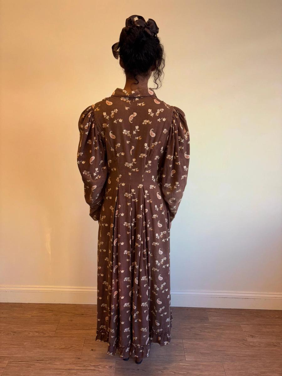 Victorian Brown Paisley Wrapper product image