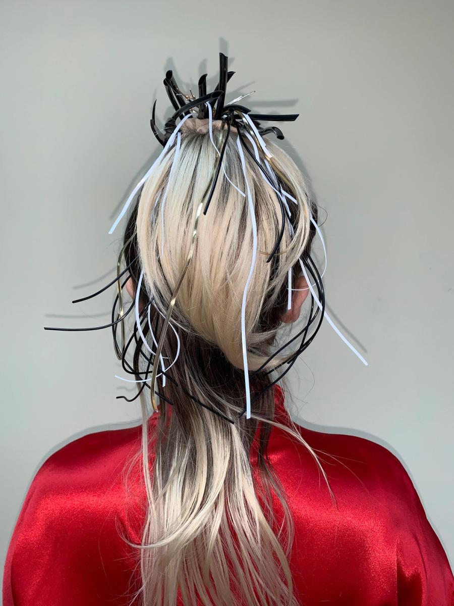 Takuya Angel Crane Hairclip in Black and White product image