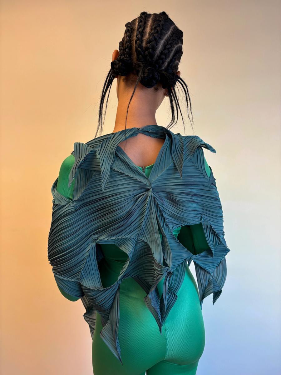 Issey Miyake Pleated Green Spiky Scarf product image