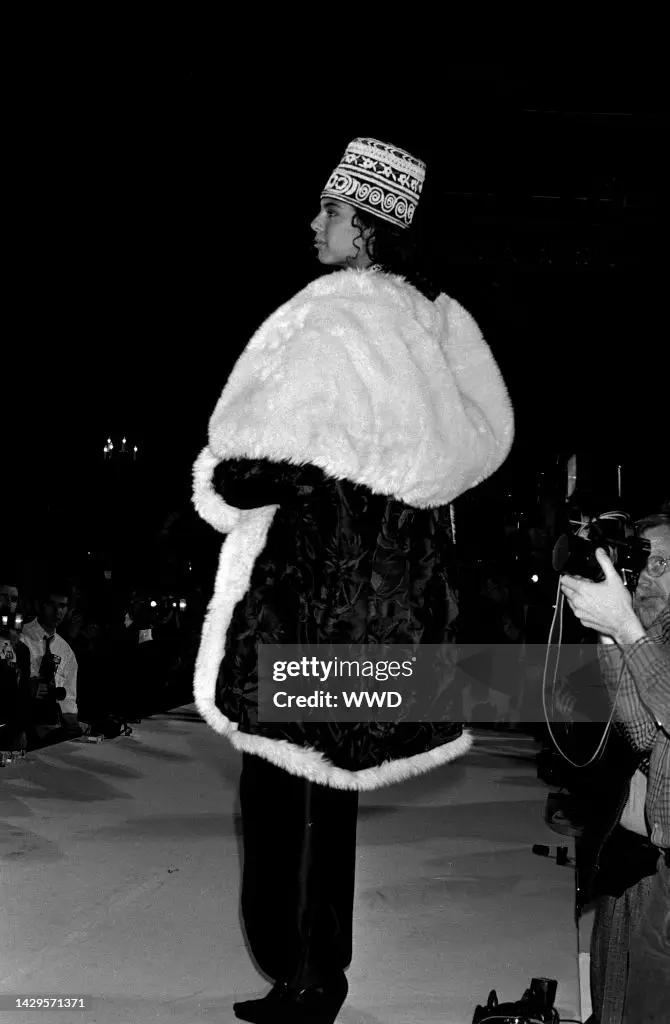 Norma Kamali 1920s- Inspired Velvet Coat product image