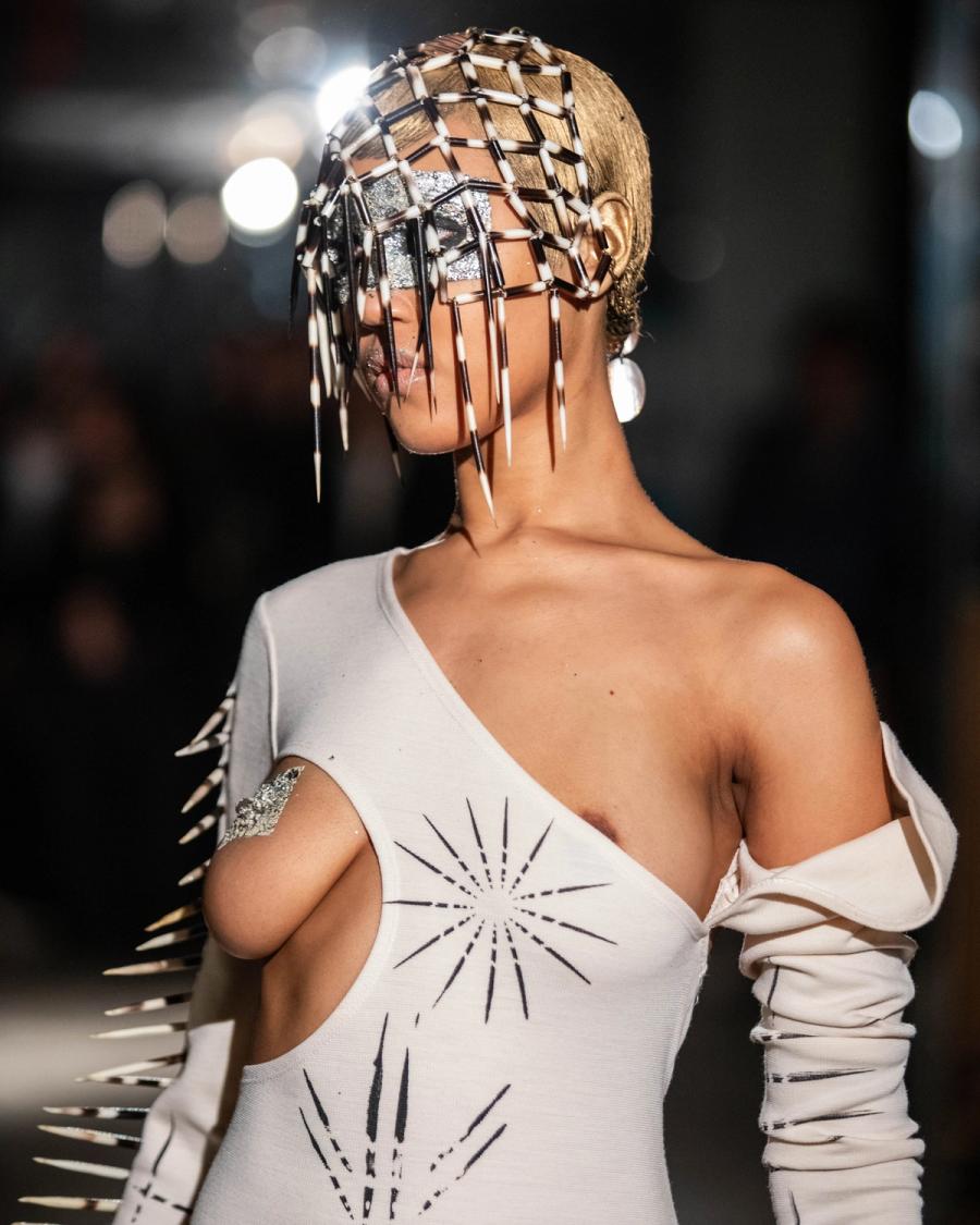 Collection 009 - DEAD CURRENCY look