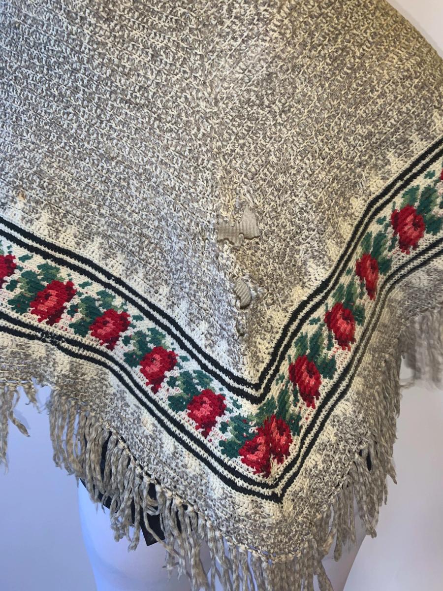 Victorian Rose Knit Shawl product image