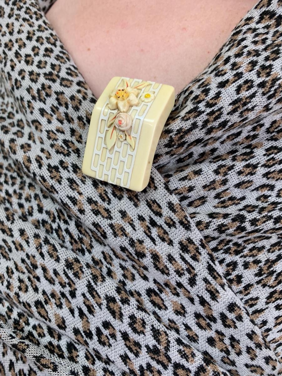 20s/30s Celluloid Flower Clip product image