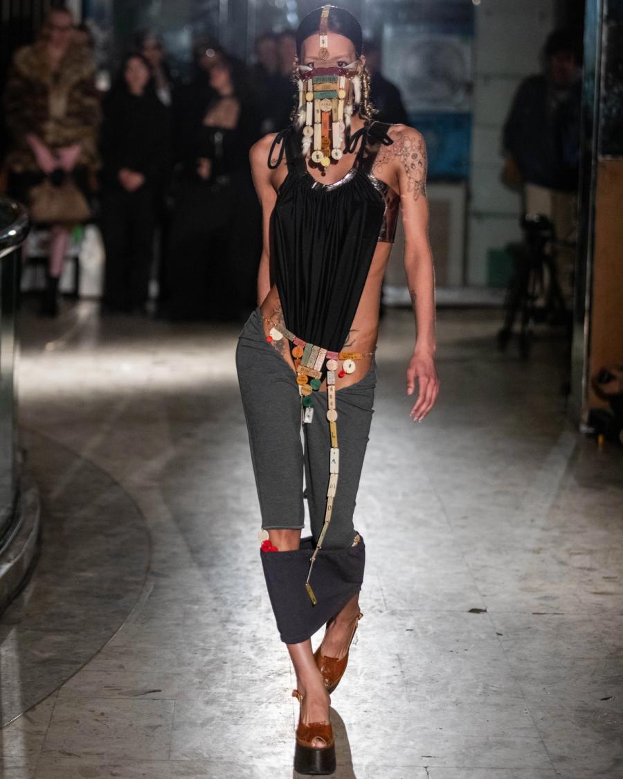 Collection 009 - DEAD CURRENCY look