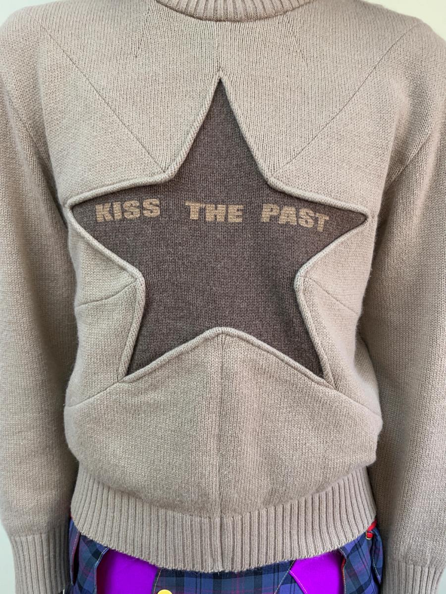 20471120 'Kiss the Past' Star Design Sweater product image