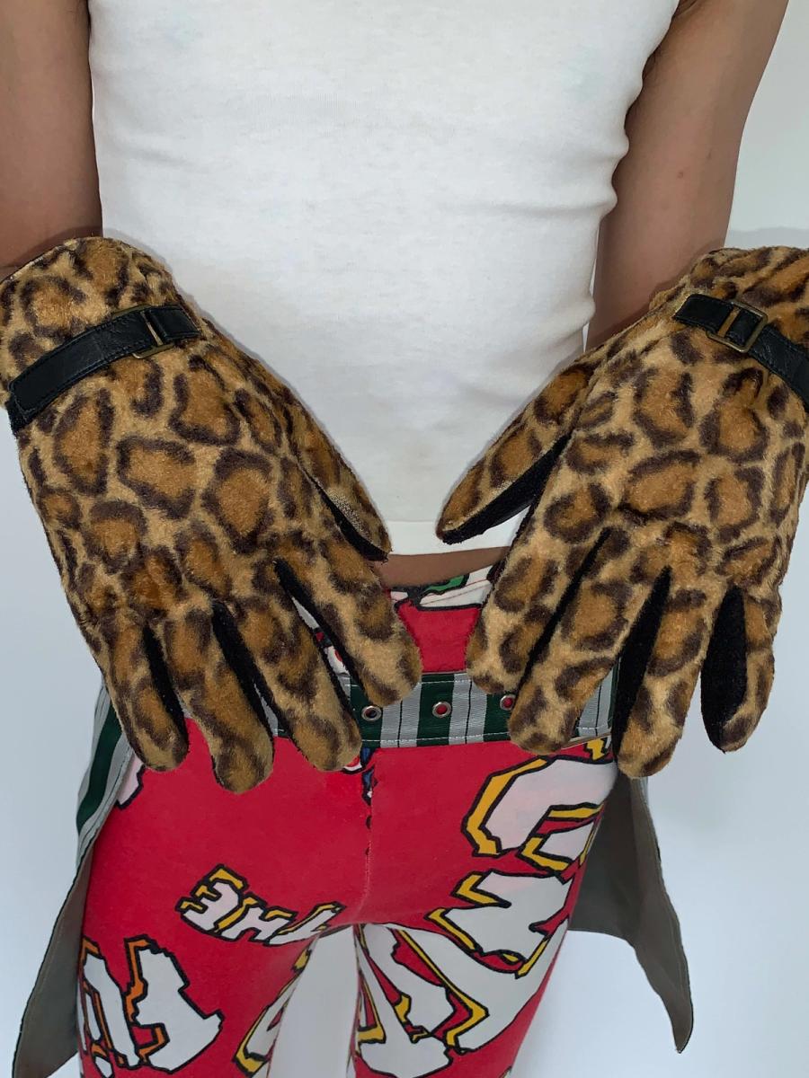 20471120 Cheetah Fleece Gloves product image
