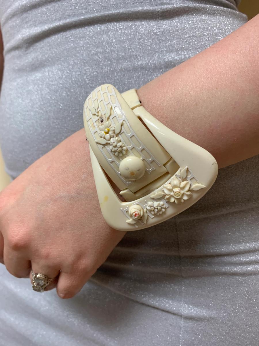 20s/30s Celluloid Buckle Bangle Set product image