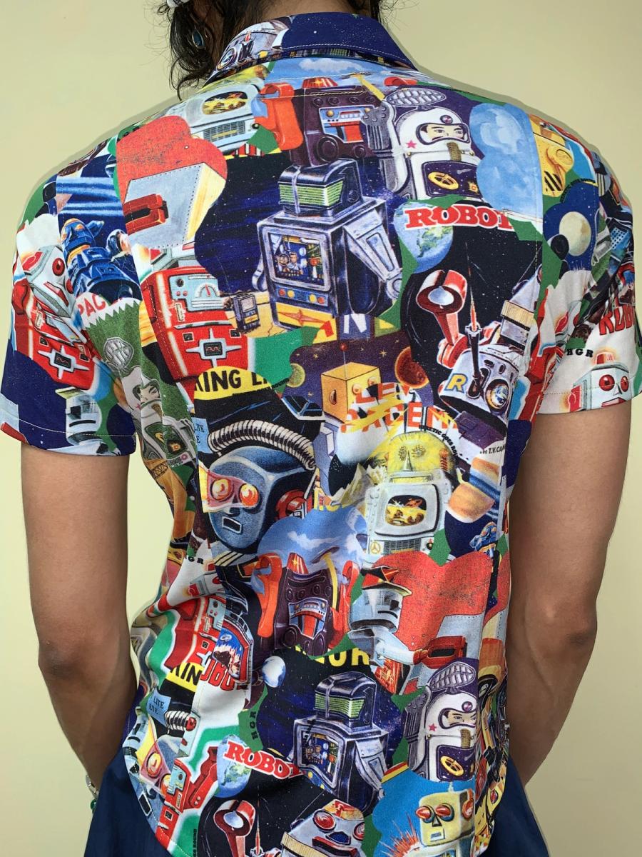Heretic Goes Round Retro Robot Shirt product image