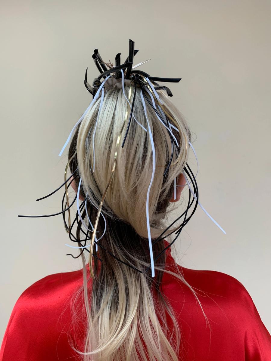 Takuya Angel Crane Hairclip in Black and White product image