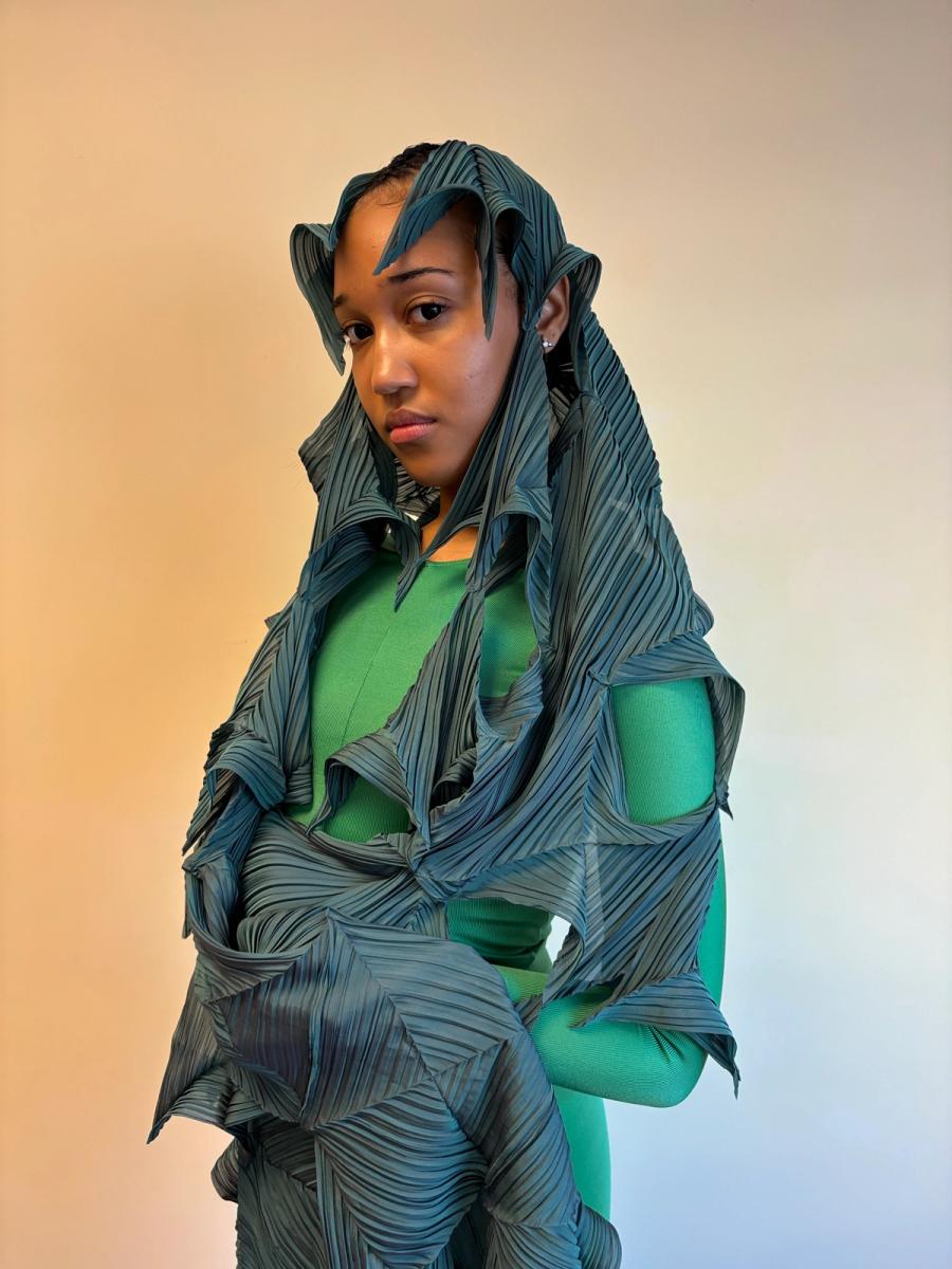 Issey Miyake Pleated Green Spiky Scarf product image