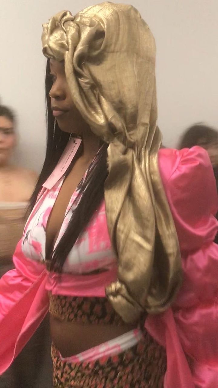 Collection 006 - SEZX look