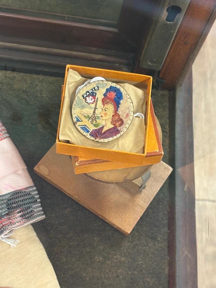 1940s Paris Souvenir Set product image