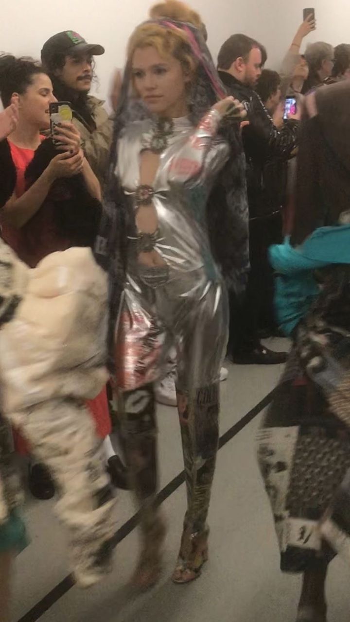 Collection 006 - SEZX look