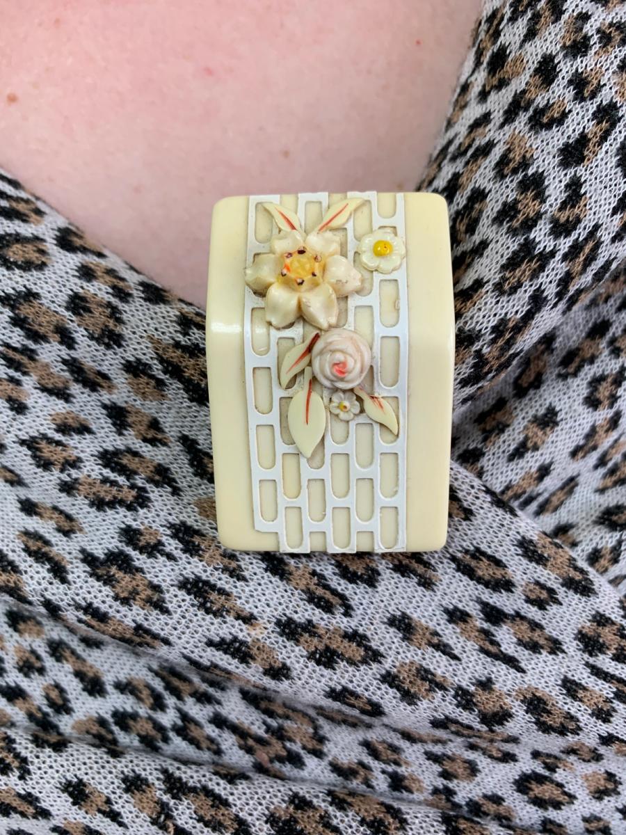 20s/30s Celluloid Flower Clip product image