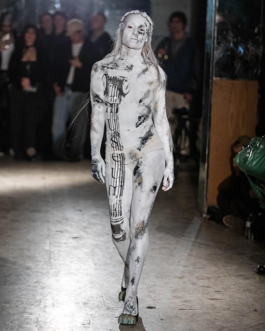 Collection 009 - DEAD CURRENCY look