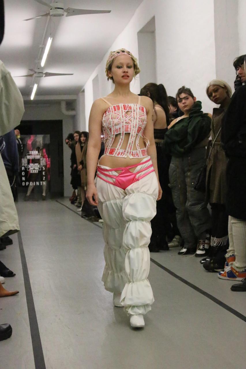 Collection 006 - SEZX look