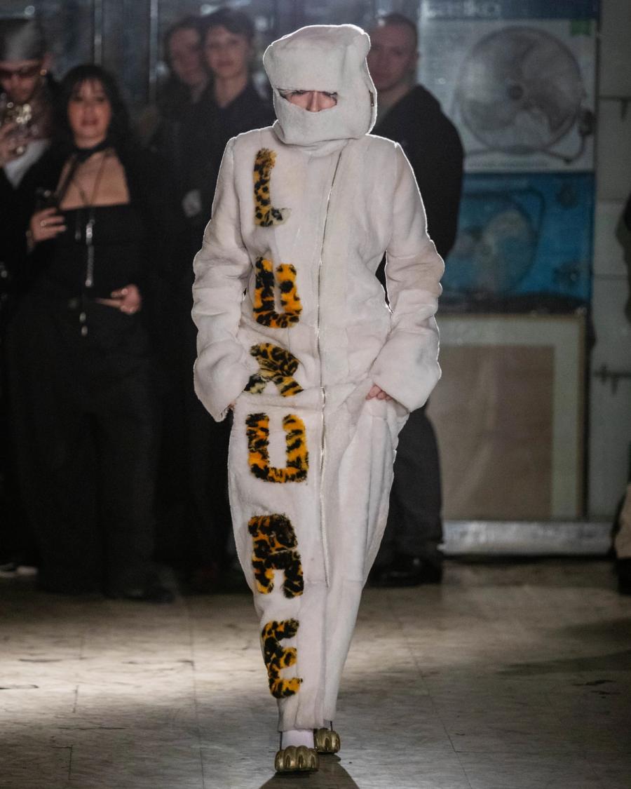 Collection 009 - DEAD CURRENCY look