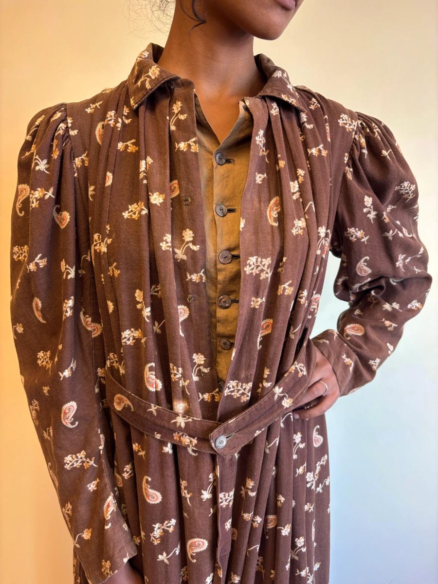Victorian Brown Paisley Wrapper product image