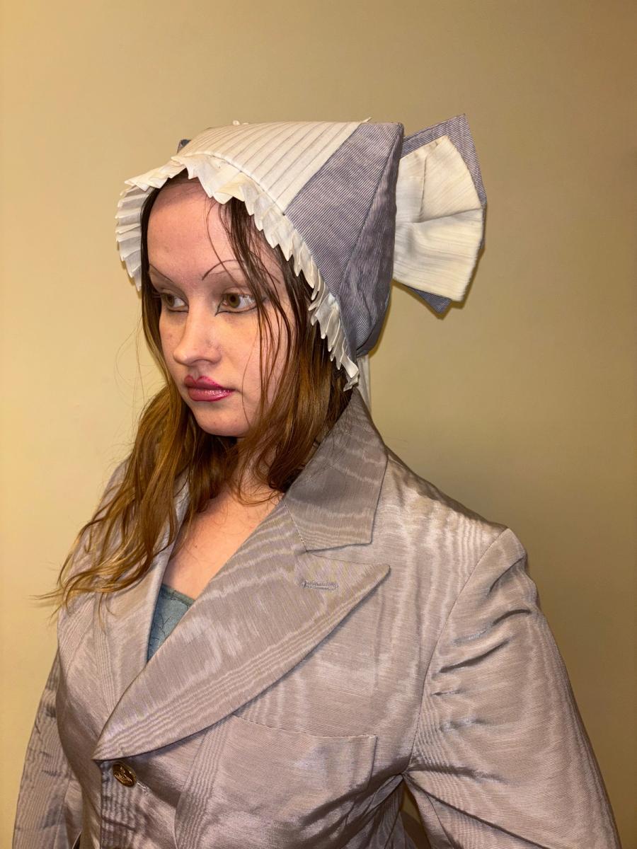 Berlin Opera House Bow Hat product image