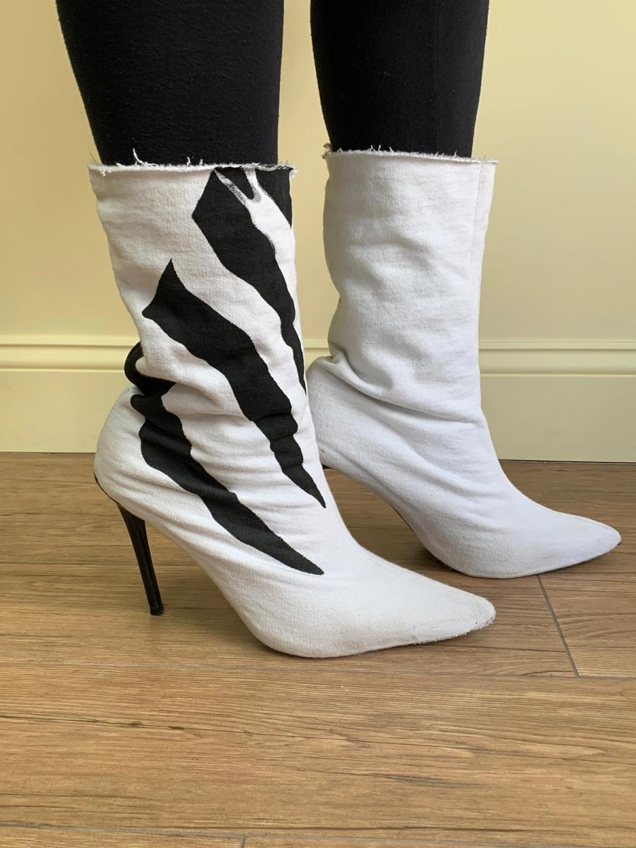 'Enfer' Runway Sample Slouchy Heels in White product image