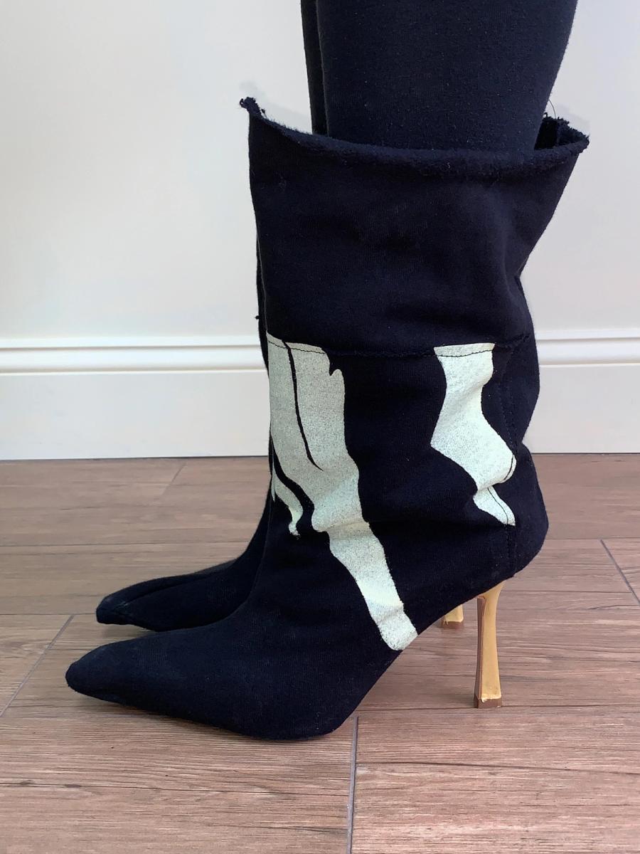 'Enfer' Runway Sample Slouchy Heels in Black product image