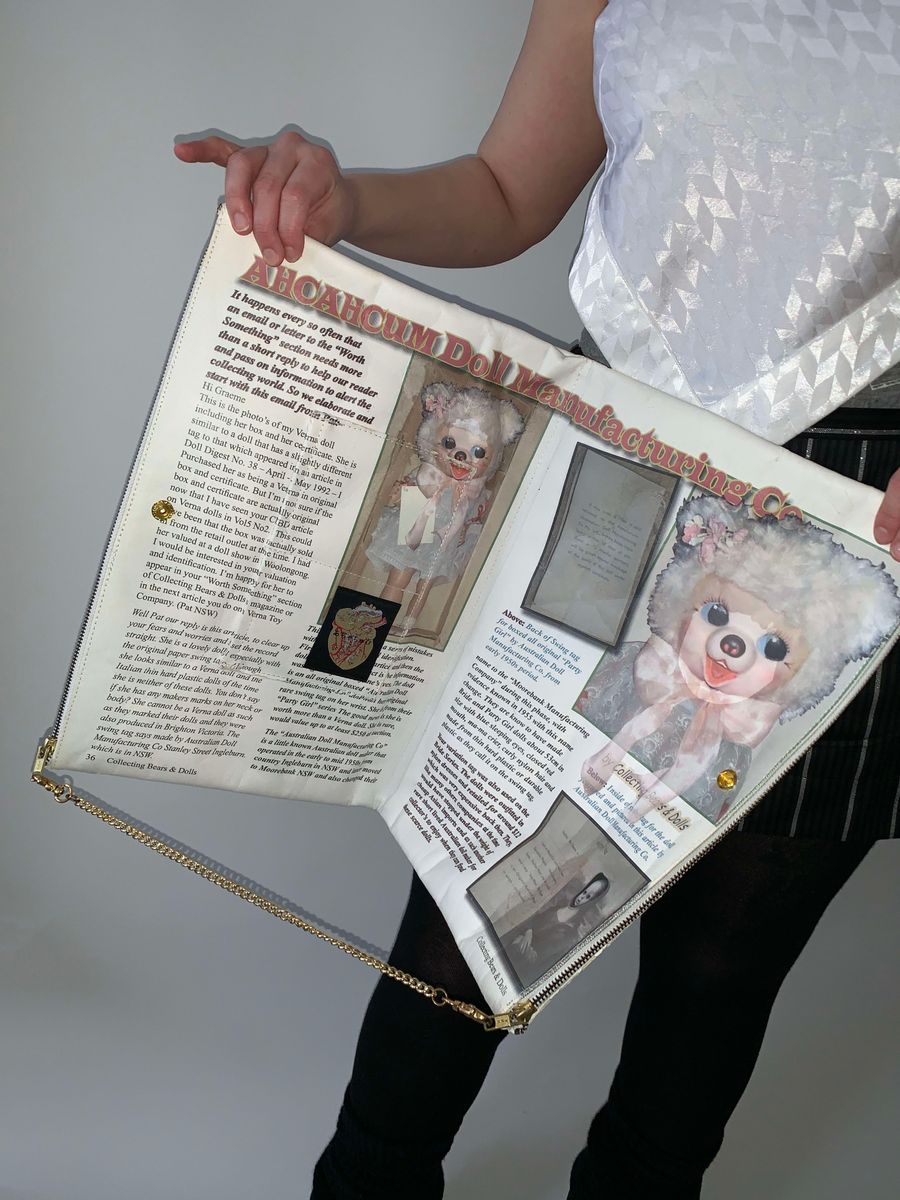 Ahcahcum Dolls & Bears Collector Magazine Bag product image