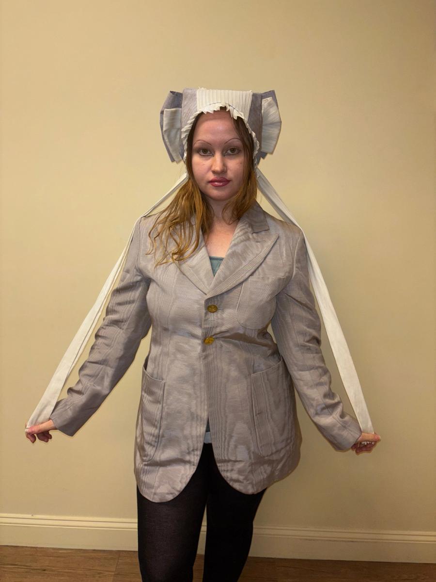 Berlin Opera House Bow Hat product image