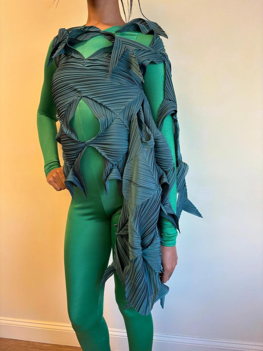 Issey Miyake Pleated Green Spiky Scarf product image