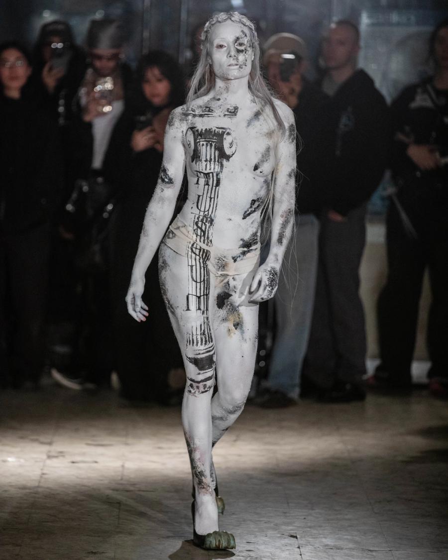 Collection 009 - DEAD CURRENCY look