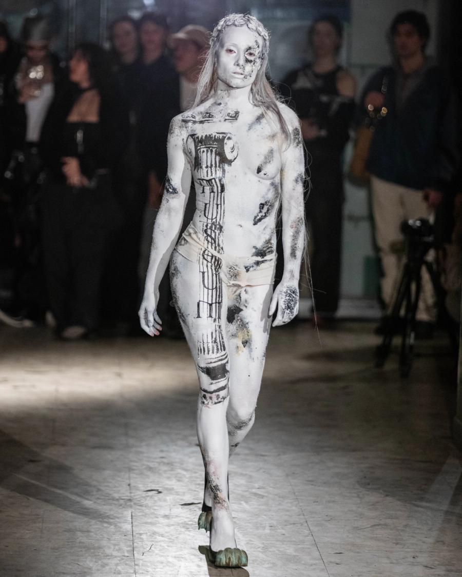 Collection 009 - DEAD CURRENCY look