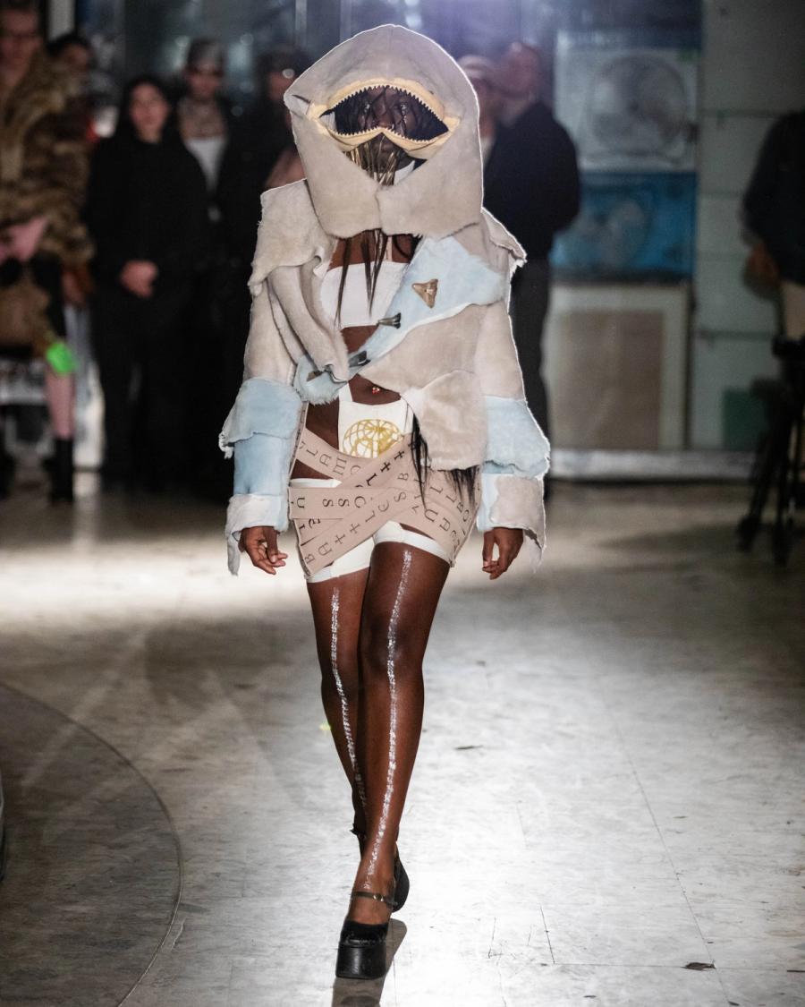 Collection 009 - DEAD CURRENCY look