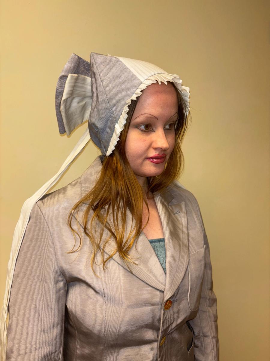 Berlin Opera House Bow Hat product image