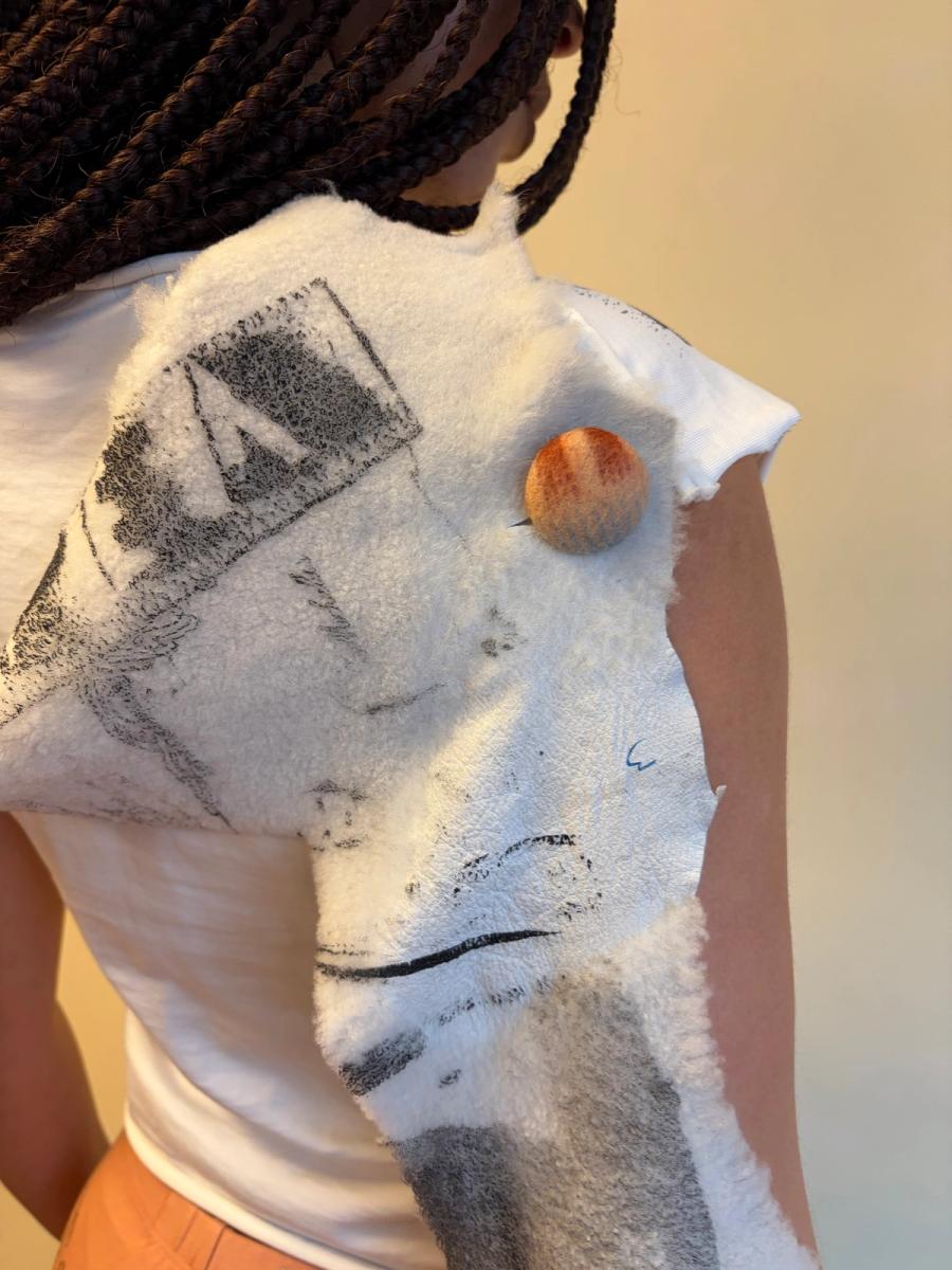 NANA Detachable Fur Tee 2 product image