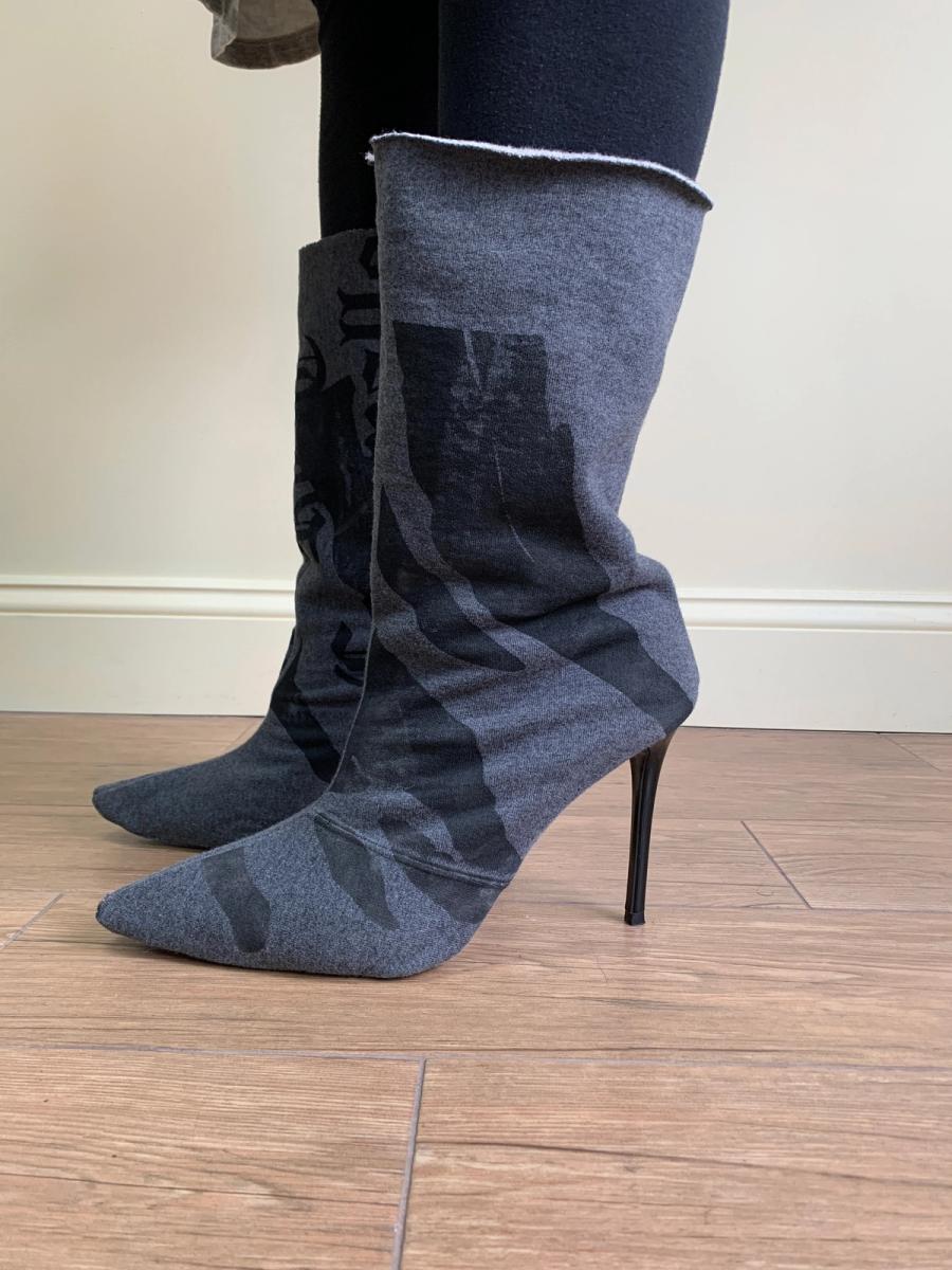 'Enfer' Runway Sample Slouchy Heels in Dark Gray product image