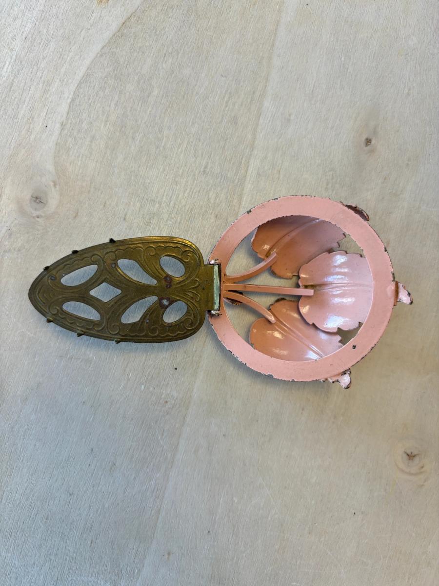 1930s Pink Leaf Sweater Clip product image