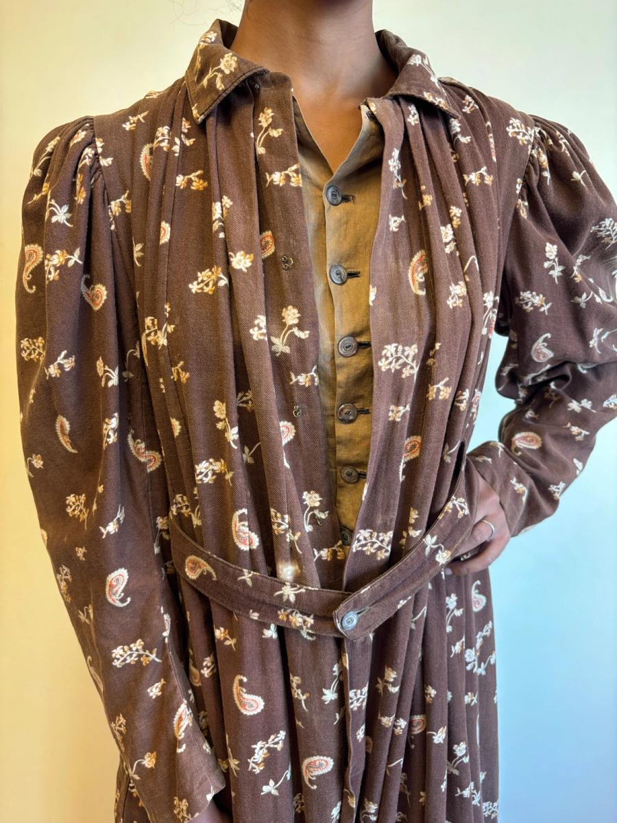 Victorian Brown Paisley Wrapper product image