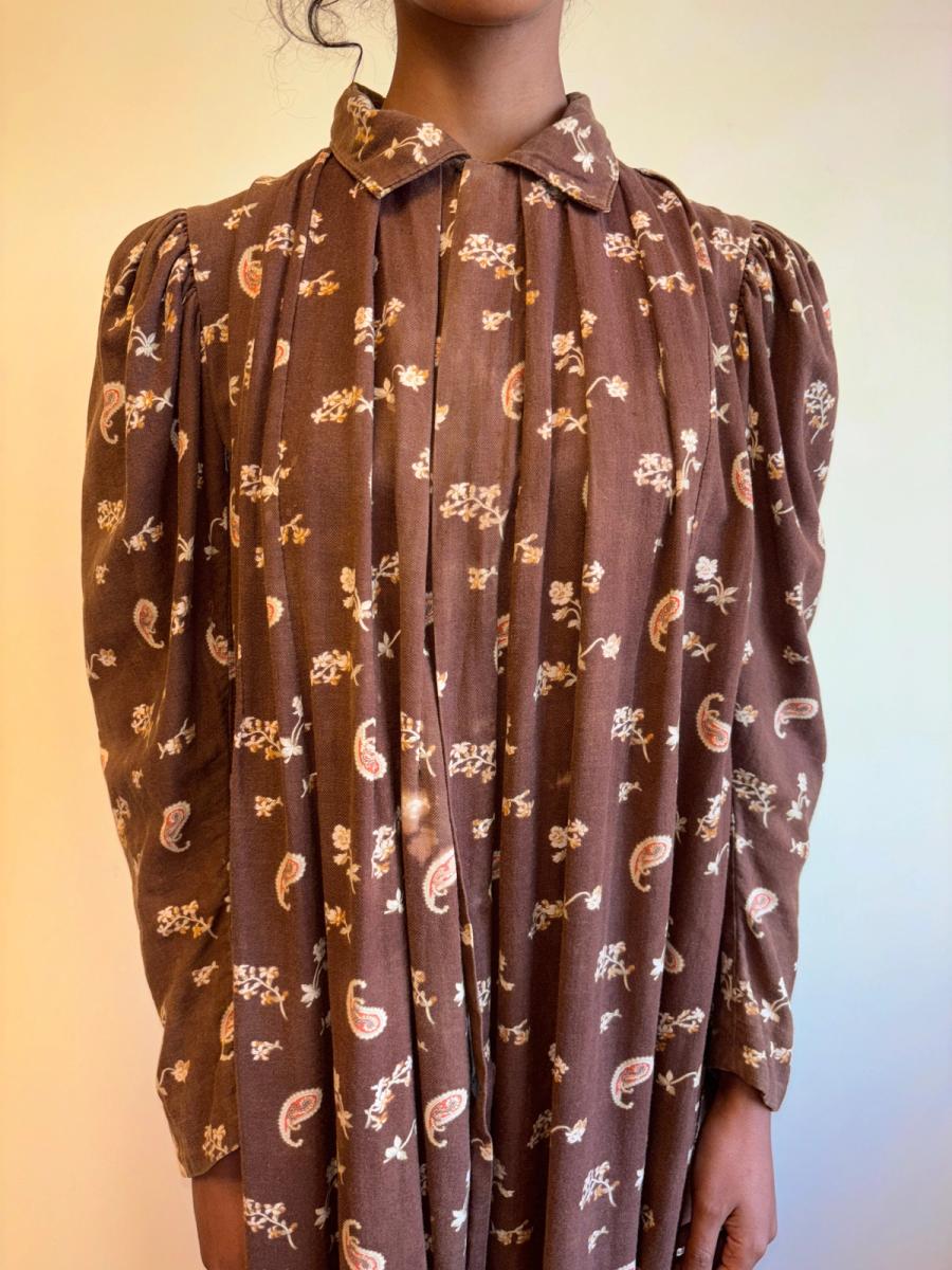 Victorian Brown Paisley Wrapper product image
