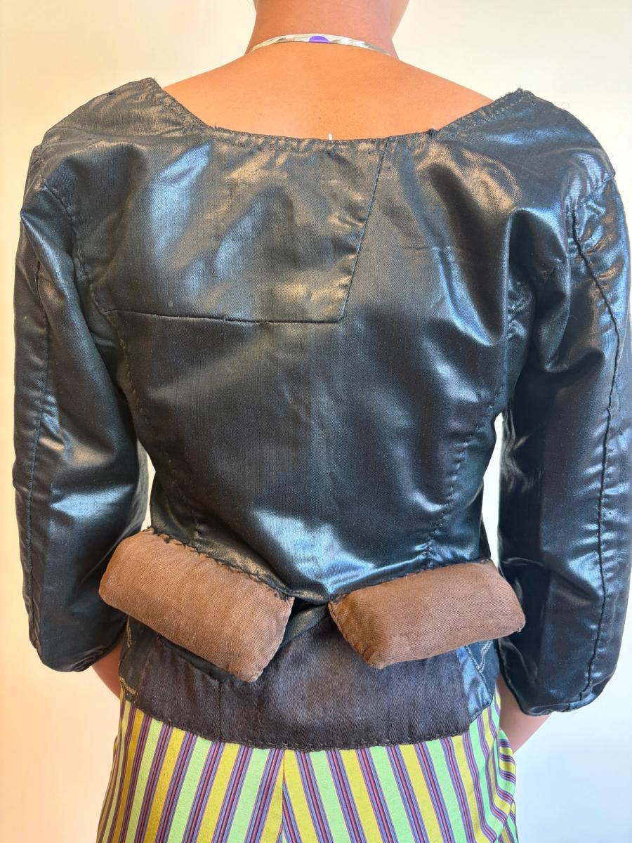 Antique Glazed Dutch Top With Bumroll product image