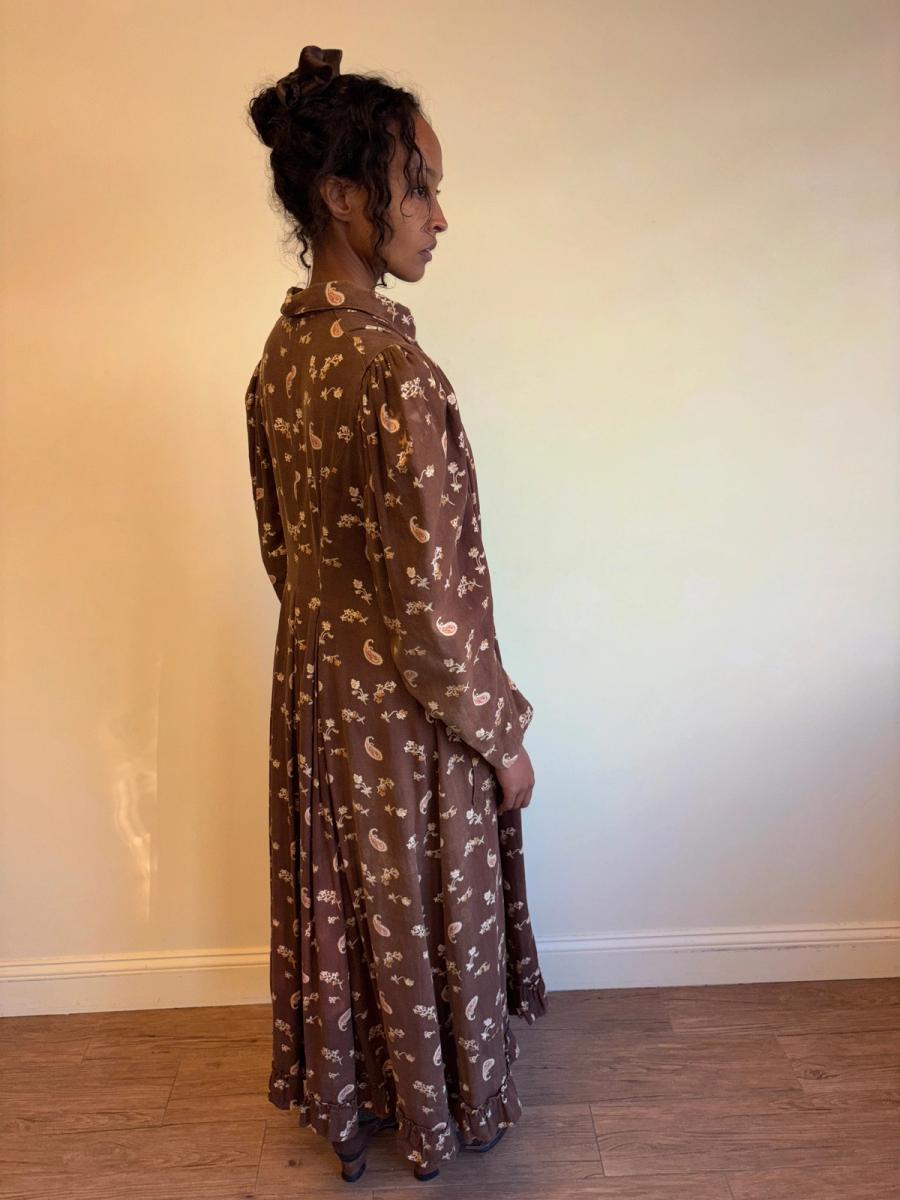 Victorian Brown Paisley Wrapper product image